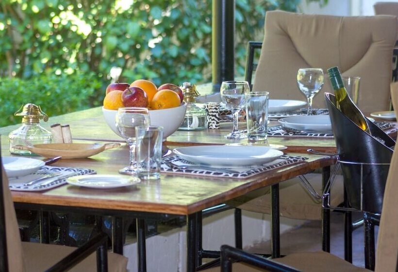 هتل Chanters Lodge