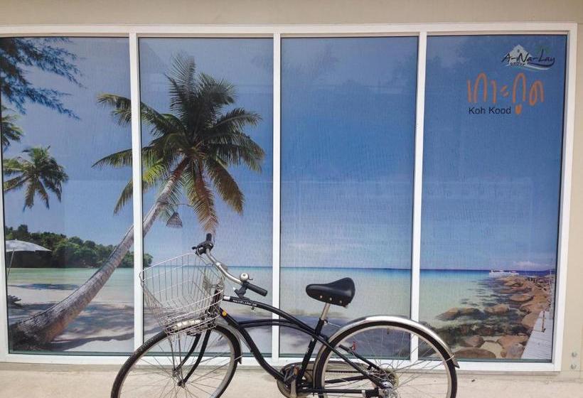 هتل Check In And Chill Out