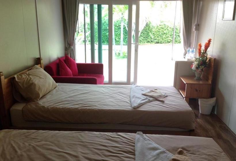 هتل Check In And Chill Out