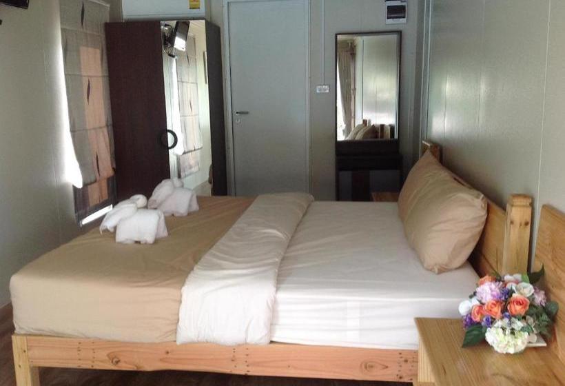 هتل Check In And Chill Out