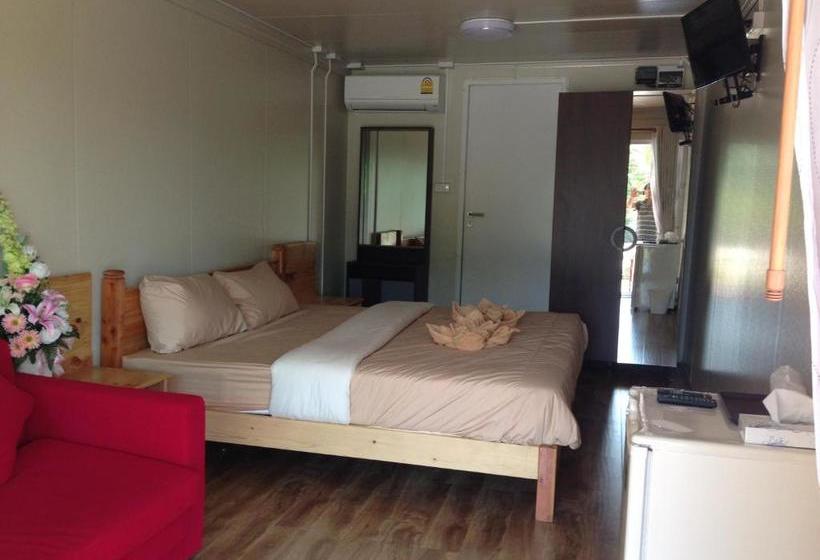 هتل Check In And Chill Out