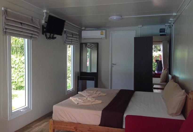 هتل Check In And Chill Out