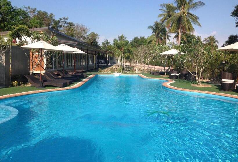 هتل Check In And Chill Out