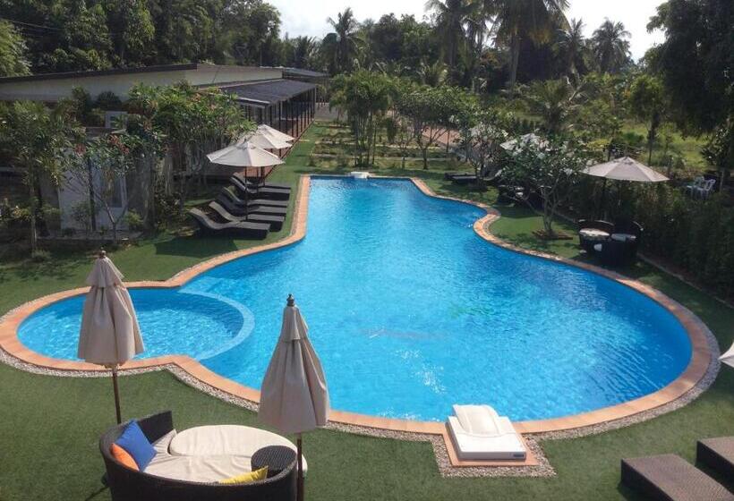 هتل Check In And Chill Out