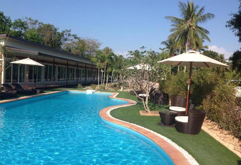 هتل Check In And Chill Out