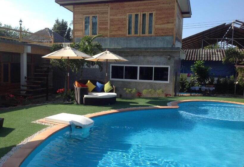 هتل Check In And Chill Out