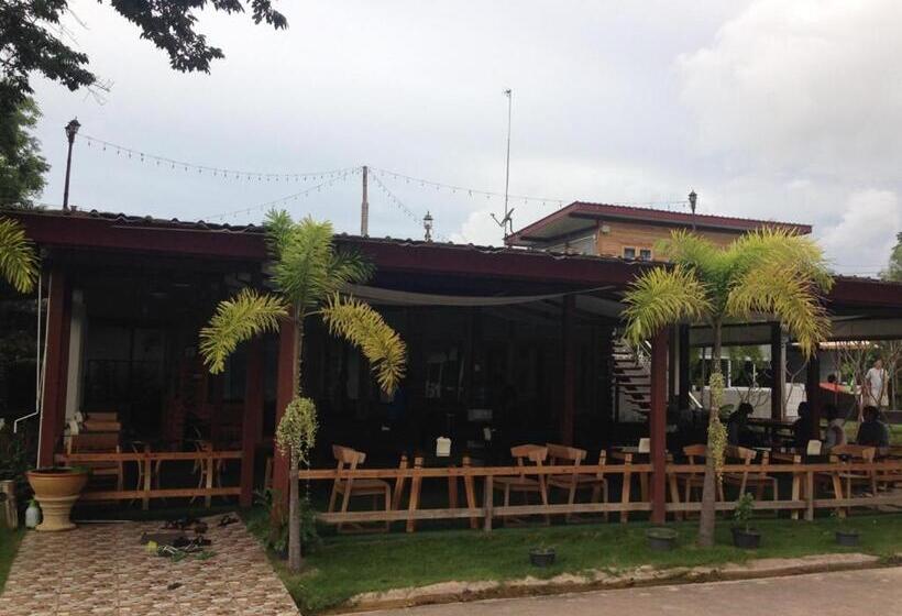 هتل Check In And Chill Out