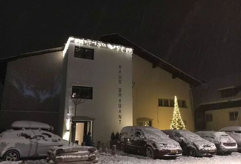 ホテル Haus Brabant