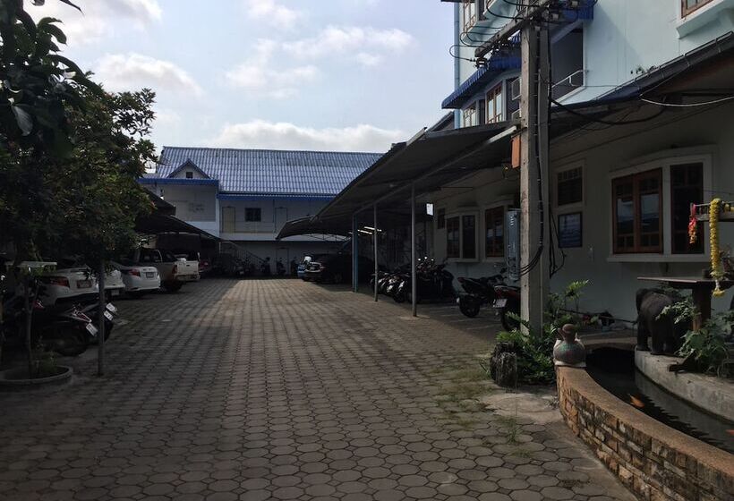 Otel Lert Prasert House