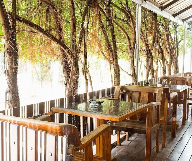 Otel Lert Prasert House