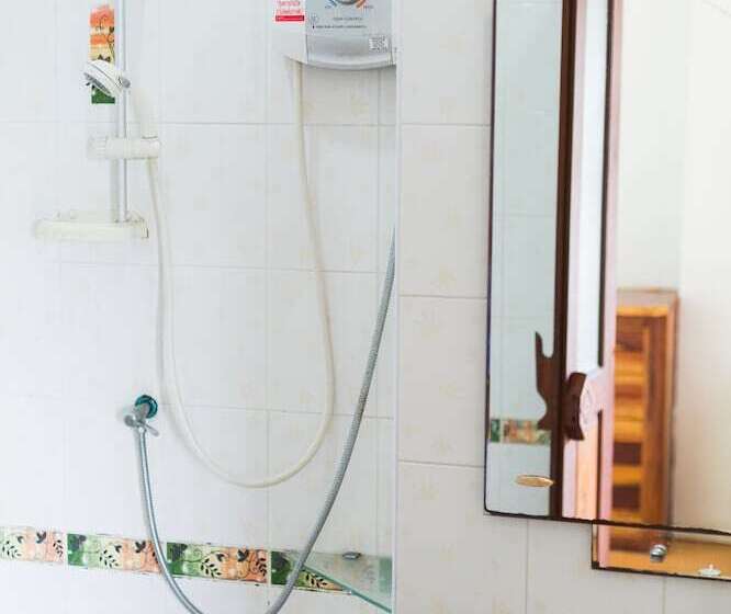 Otel Lert Prasert House