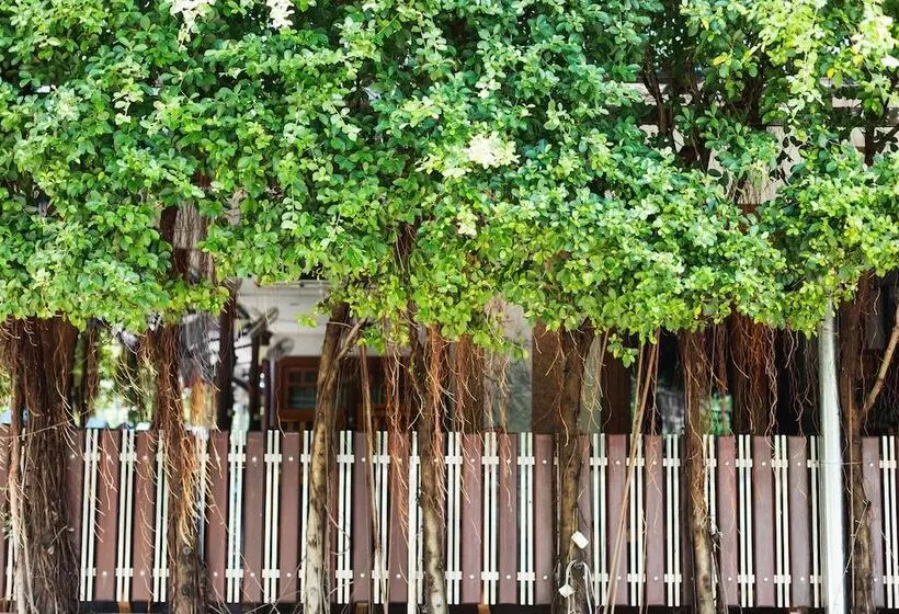 ホテル Lert Prasert House