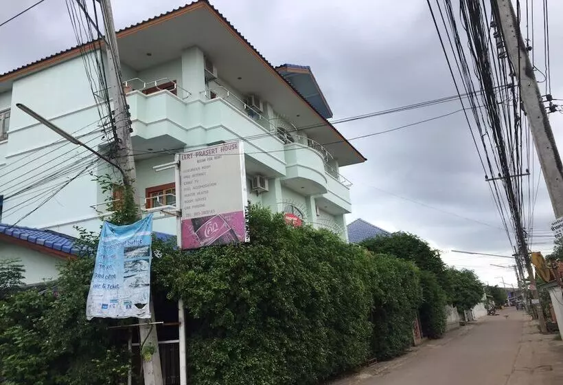 ホテル Lert Prasert House