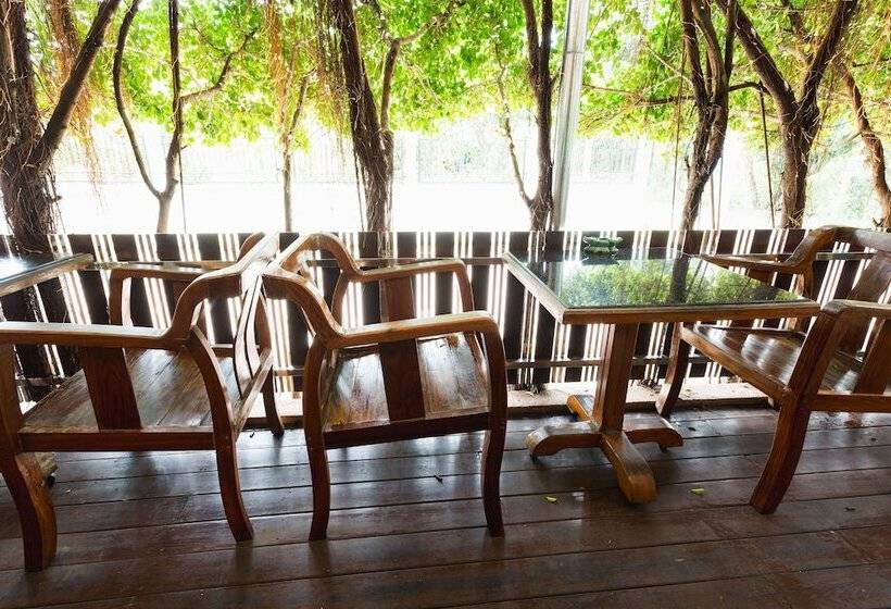 Otel Lert Prasert House