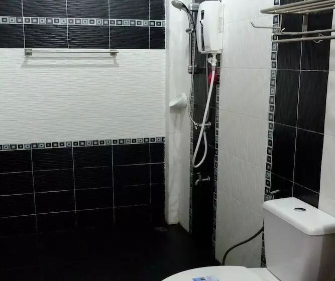 هتل Pt House Resort