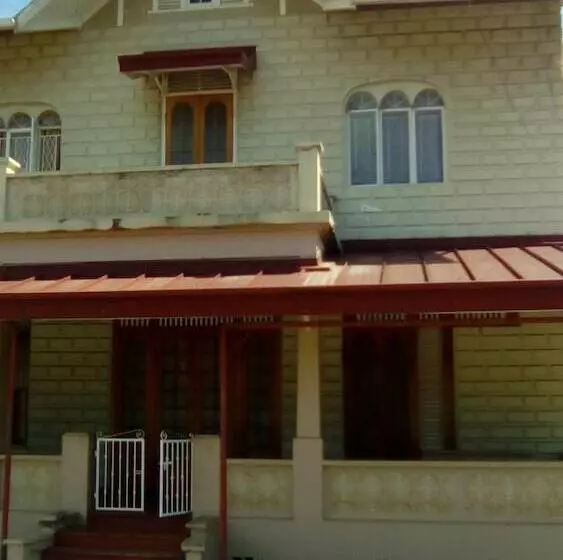 Hotelli Robert's Guesthouse