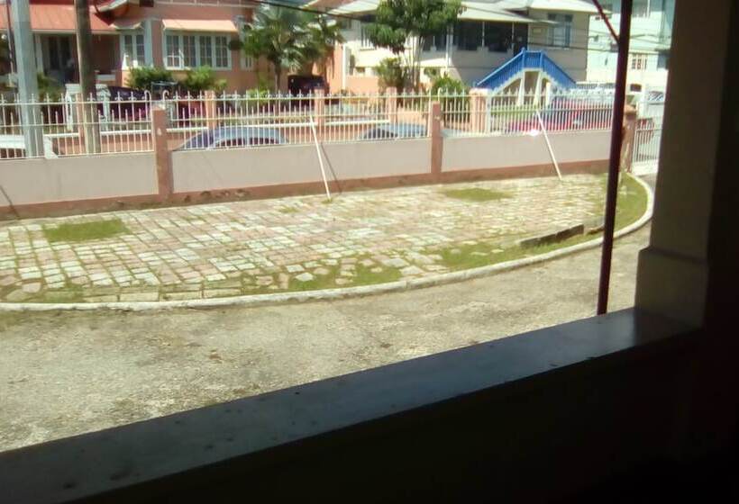 هتل Robert's Guesthouse