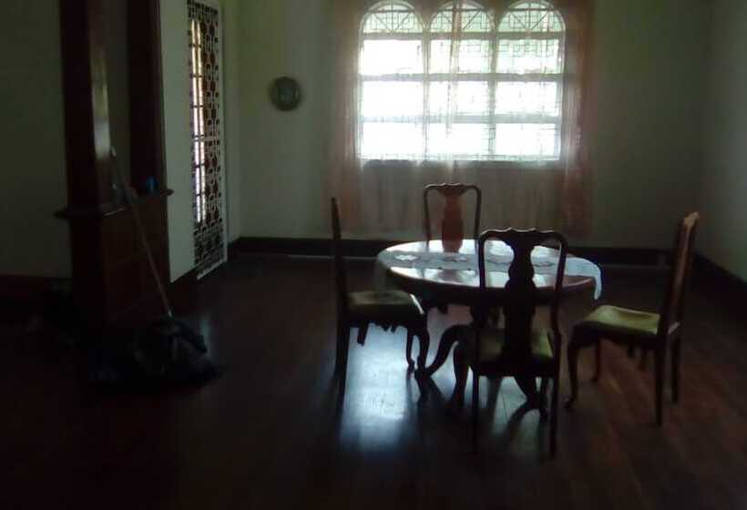 هتل Robert's Guesthouse