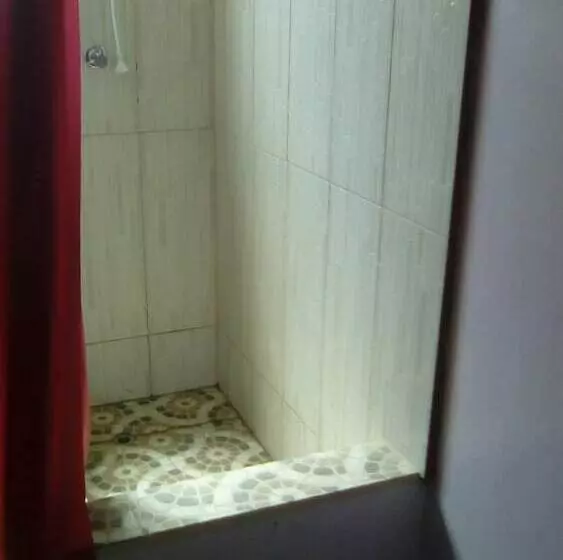 Hotelli Robert's Guesthouse