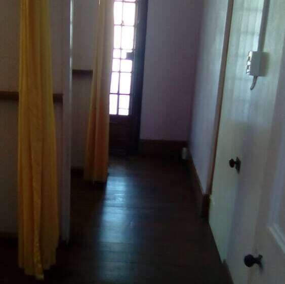 هتل Robert's Guesthouse