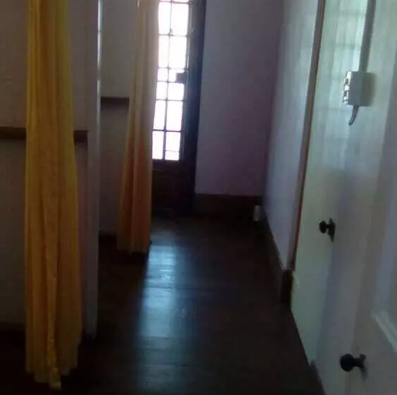 Hotelli Robert's Guesthouse