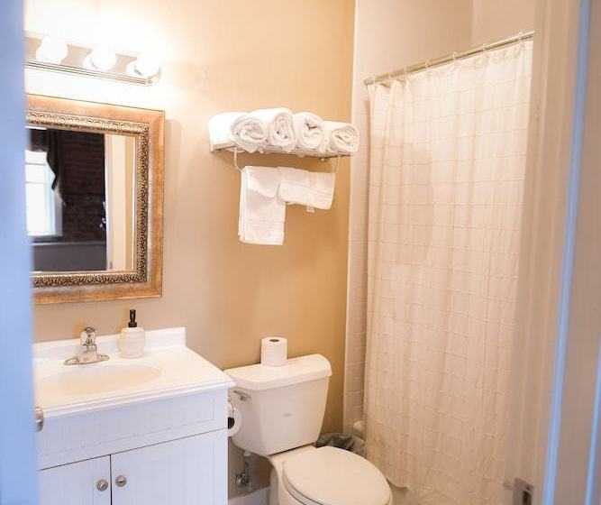 호텔 The Chester Publick House Restaurant And Inn