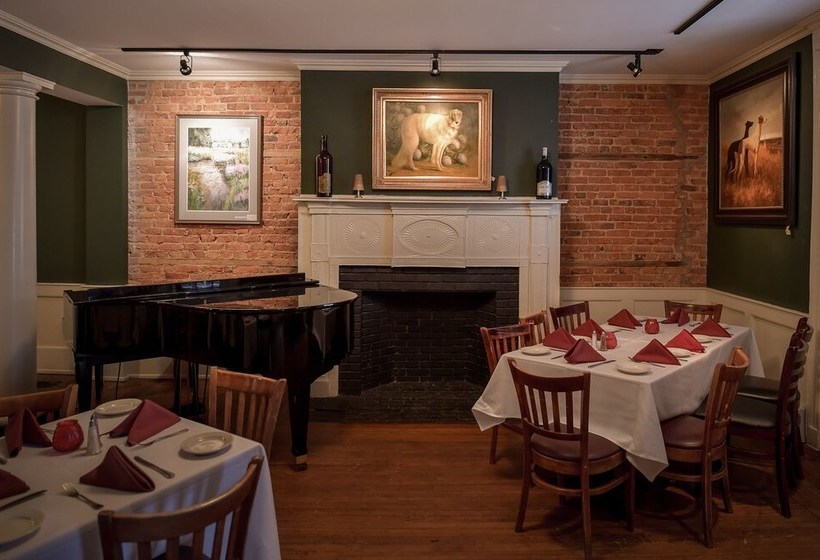 호텔 The Chester Publick House Restaurant And Inn