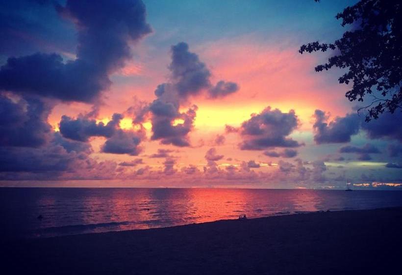 Hotelli 15 Palms Beach Resort