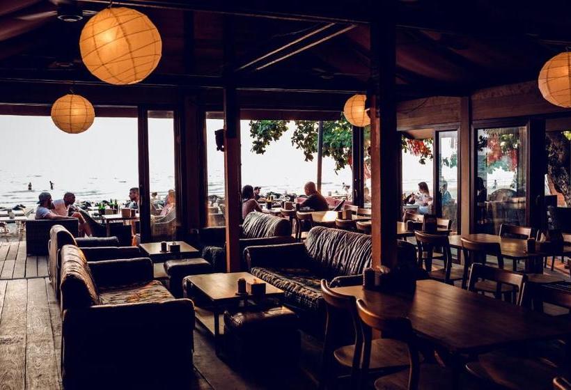 Hotelli 15 Palms Beach Resort