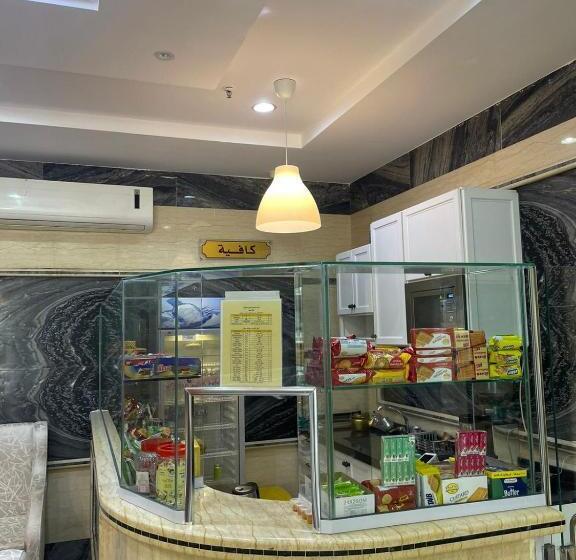 Отель Al Manzil Almutmeez