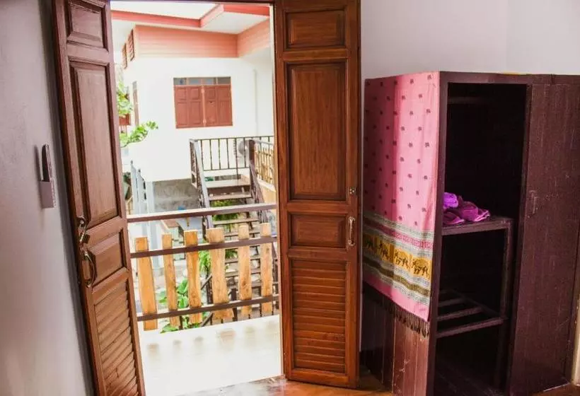 ホテル Ban Klong Srabua