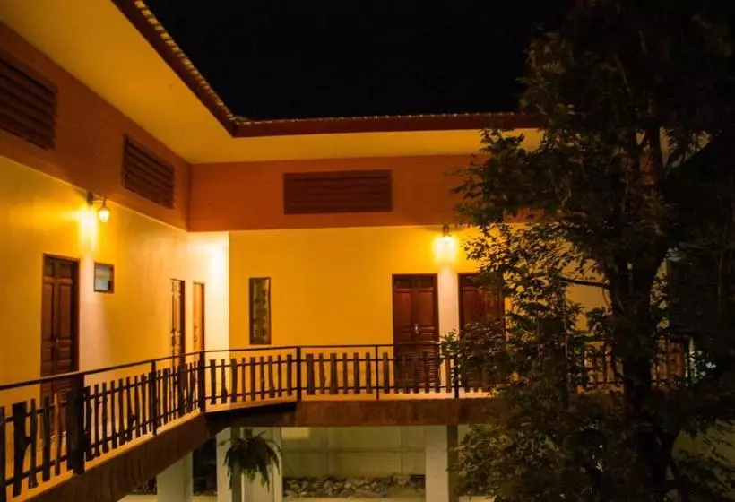 ホテル Ban Klong Srabua