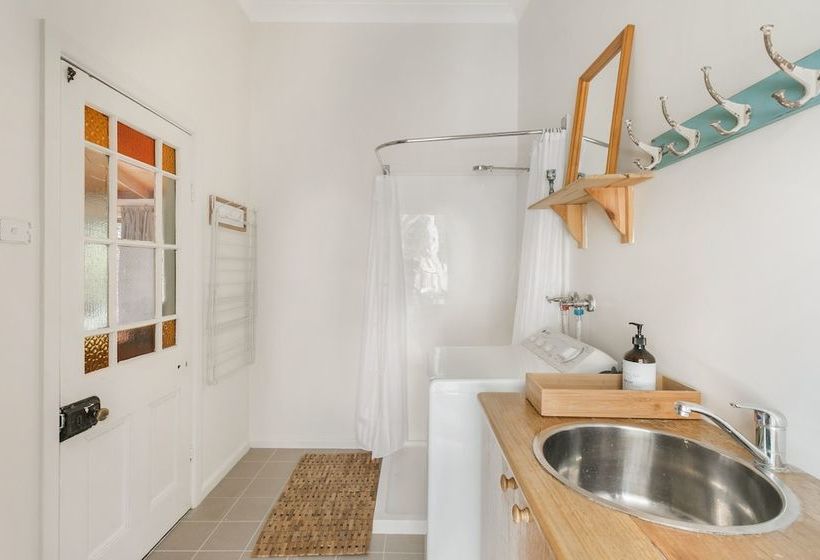 Отель Cooee Cottage