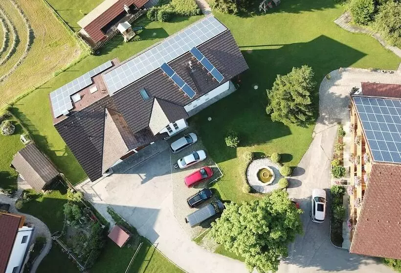 Hotelli Landhaus Kössel