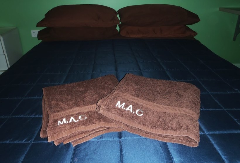 בית מלון כפרי Mick's Accommodation Club