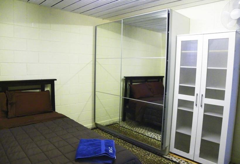 בית מלון כפרי Mick's Accommodation Club