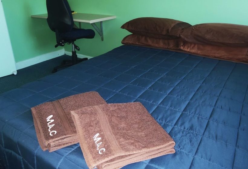 בית מלון כפרי Mick's Accommodation Club