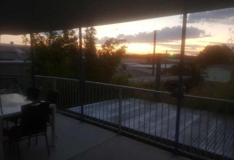 בית מלון כפרי Mick's Accommodation Club