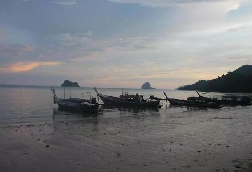 هتل Pasai Beach Lodge