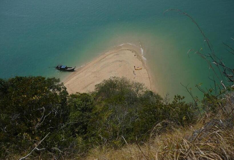 בית מלון כפרי Pasai Beach Lodge