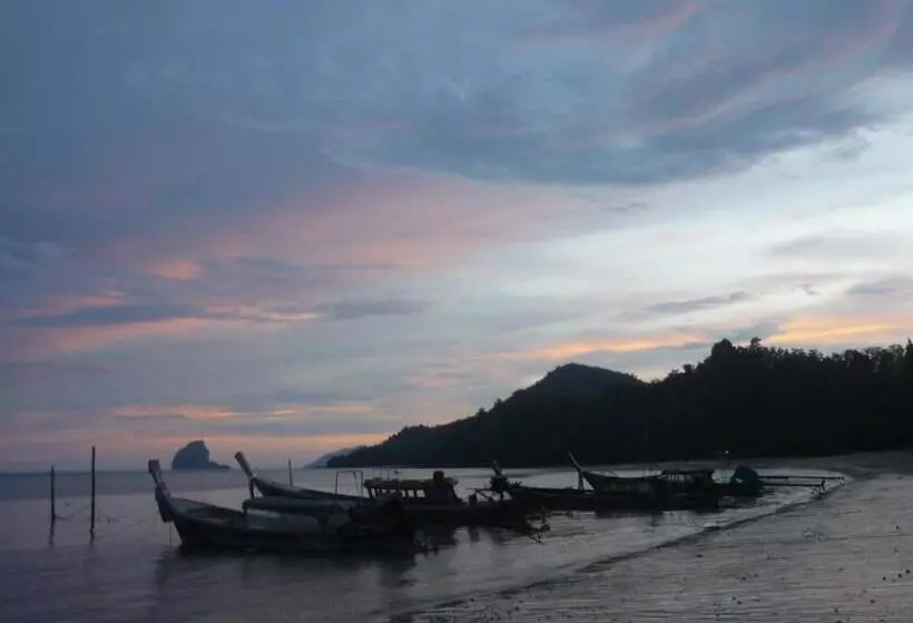 هتل Pasai Beach Lodge