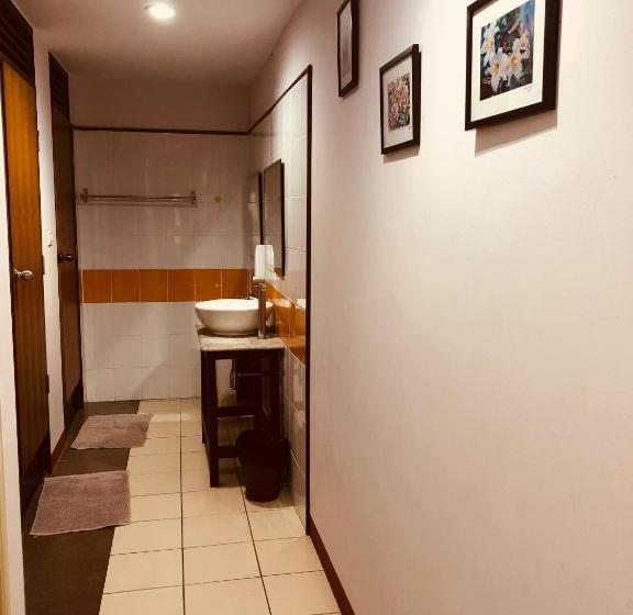 Отель Rada Arak 79/4 Hostel