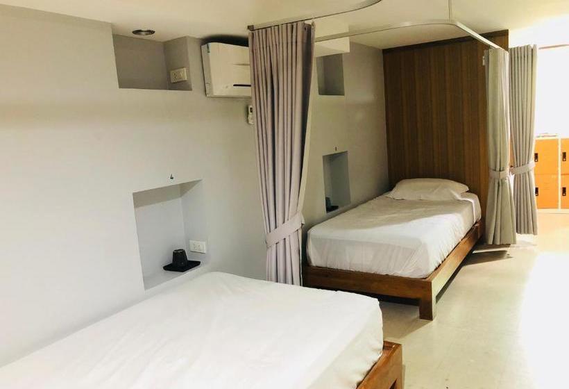 Отель Rada Arak 79/4 Hostel