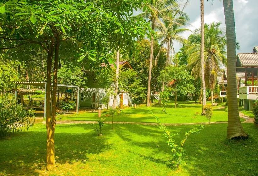 Hotel Thai Resort   Hostel