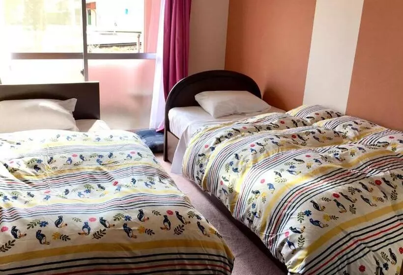 Hotelli Backpackers Dorms Miwa Hostel