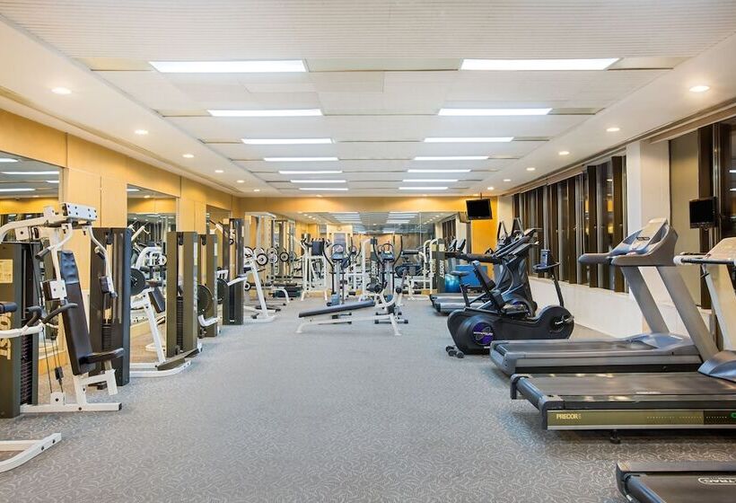 호텔 Golden Eagle Crown Executive Apartment