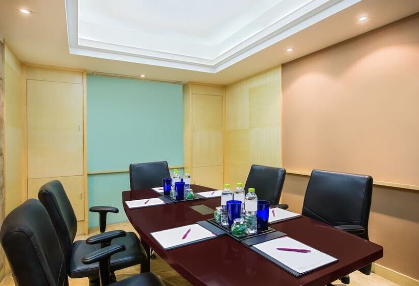 호텔 Golden Eagle Crown Executive Apartment