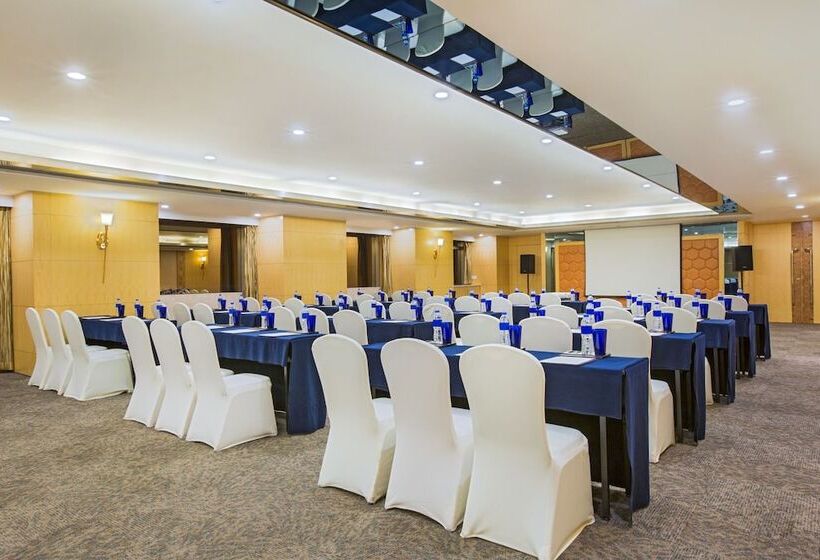 호텔 Golden Eagle Crown Executive Apartment