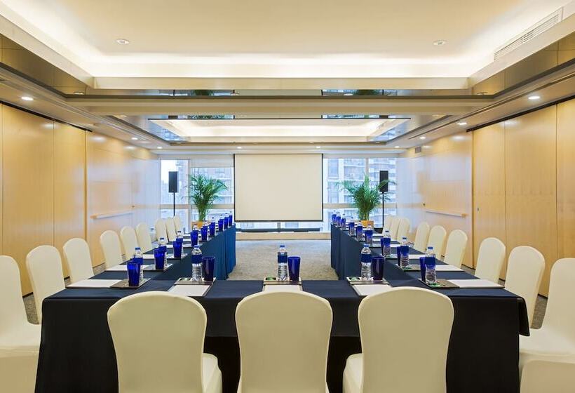 호텔 Golden Eagle Crown Executive Apartment