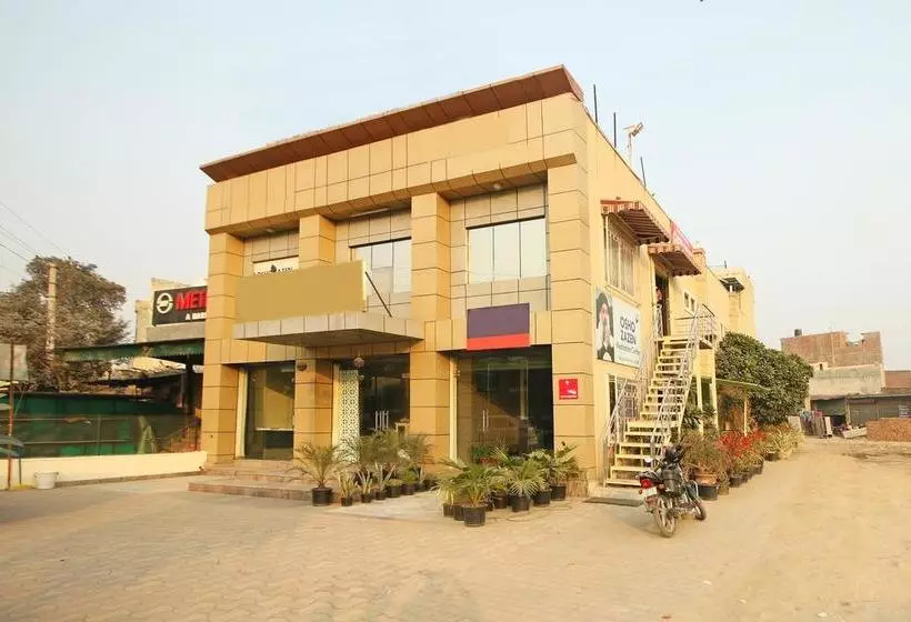 ホテル Golden Park Gurgaon